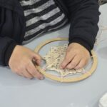 Aprendizaje y creatividad en el taller de crochet de la Escuela de Oficios de Sastre y Ortiz