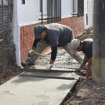 Continúa el plan integral de construcción de veredas peatonales en Sastre y Ortiz