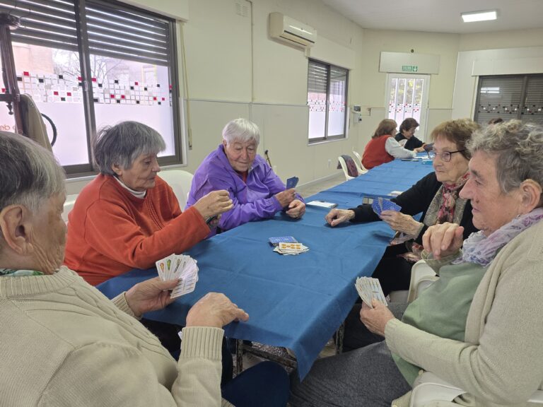El Taller de Juegos de Mesa promueve el encuentro y la participación de las personas mayores