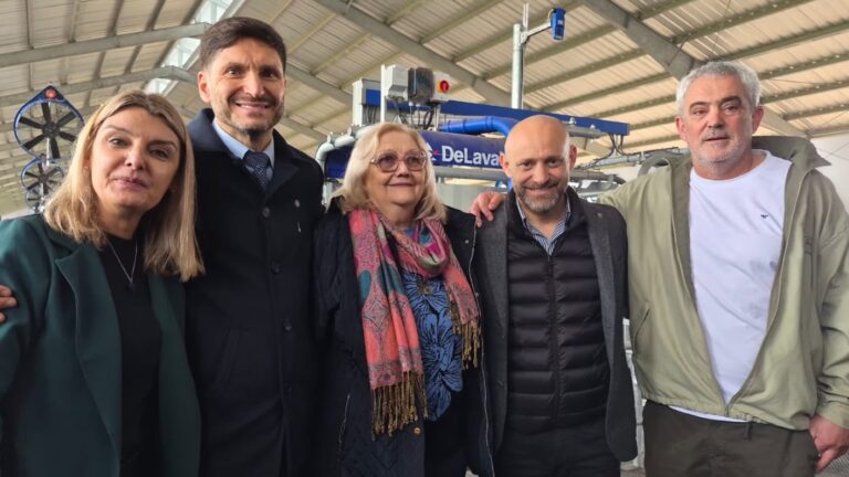 Mary Brunazzo acompañó la visita de Maximiliano Pullaro a un tambo modelo en María Juana