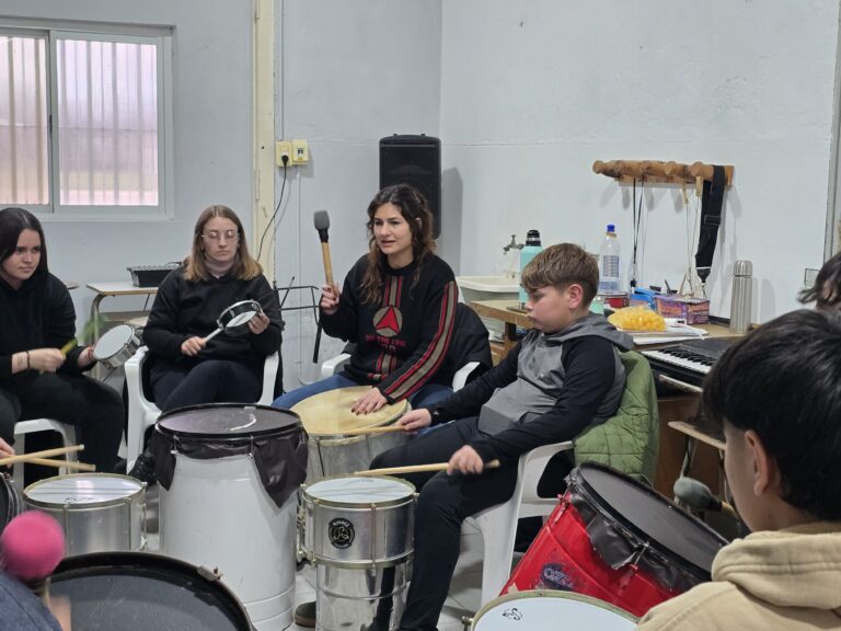 El ritmo que hace vibrar a Penambí Berá: el Taller de Percusión se prepara durante todo el año
