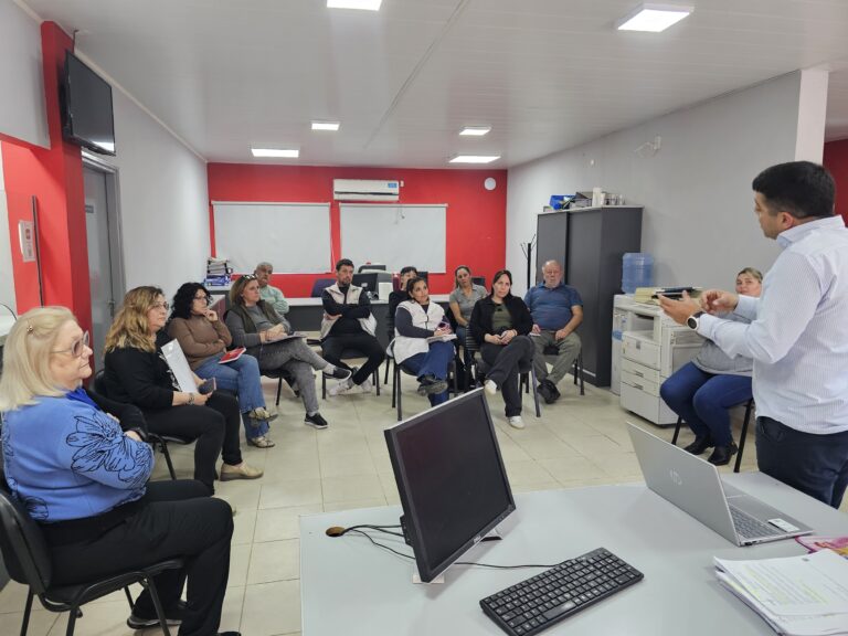Acompañamiento a las instituciones locales para fortalecer su regularización
