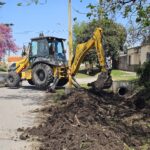Sastre y Ortiz realizó tareas de limpieza de desagües en Avenida Mitre para prevenir anegamientos