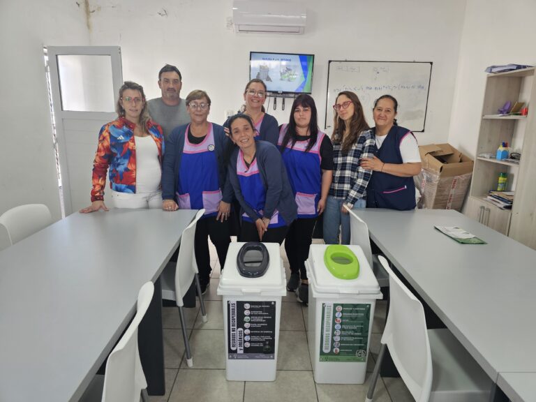 Educación ambiental: el Municipio continúa promoviendo la separación de residuos en las instituciones