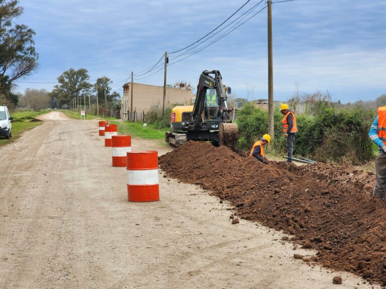 Comenzó a muy buen ritmo la obra de provisión de agua en Sastre y Ortiz